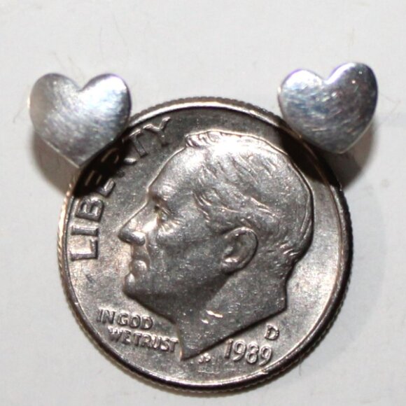 Tiny Sterling Silver Heart Stud Earrings Dyadema - Picture 2 of 3
